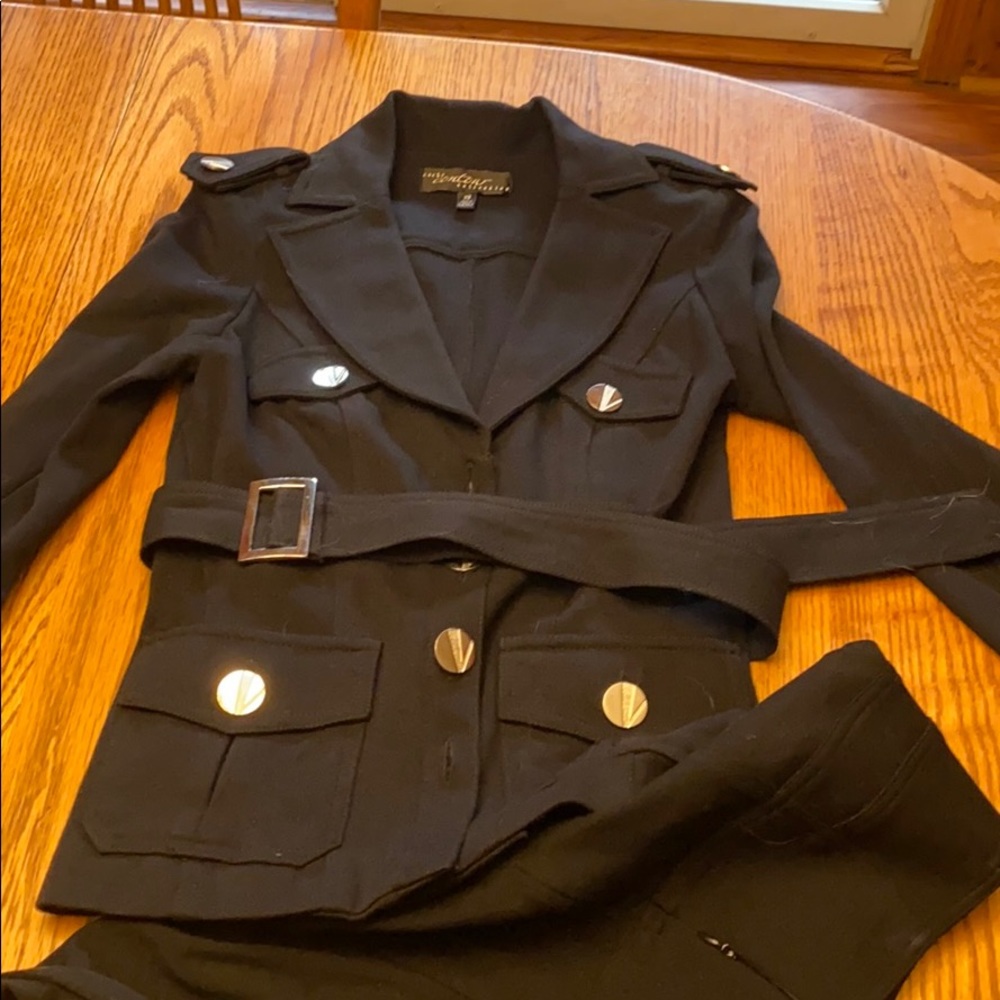 Suit - Picture 4 of 4